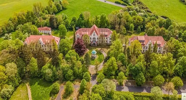 Schloss-Lenoir-Frontansicht